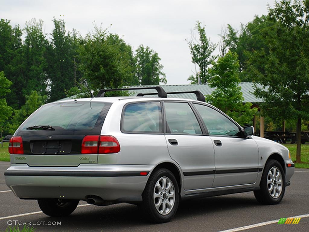 2000 V40 1.9T Wagon - Silver Metallic / Off Black photo #25