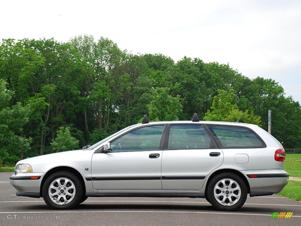 2000 V40 1.9T Wagon - Silver Metallic / Off Black photo #27