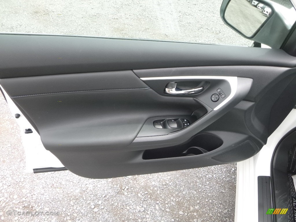2018 Altima 2.5 SR - Pearl White / Charcoal photo #13