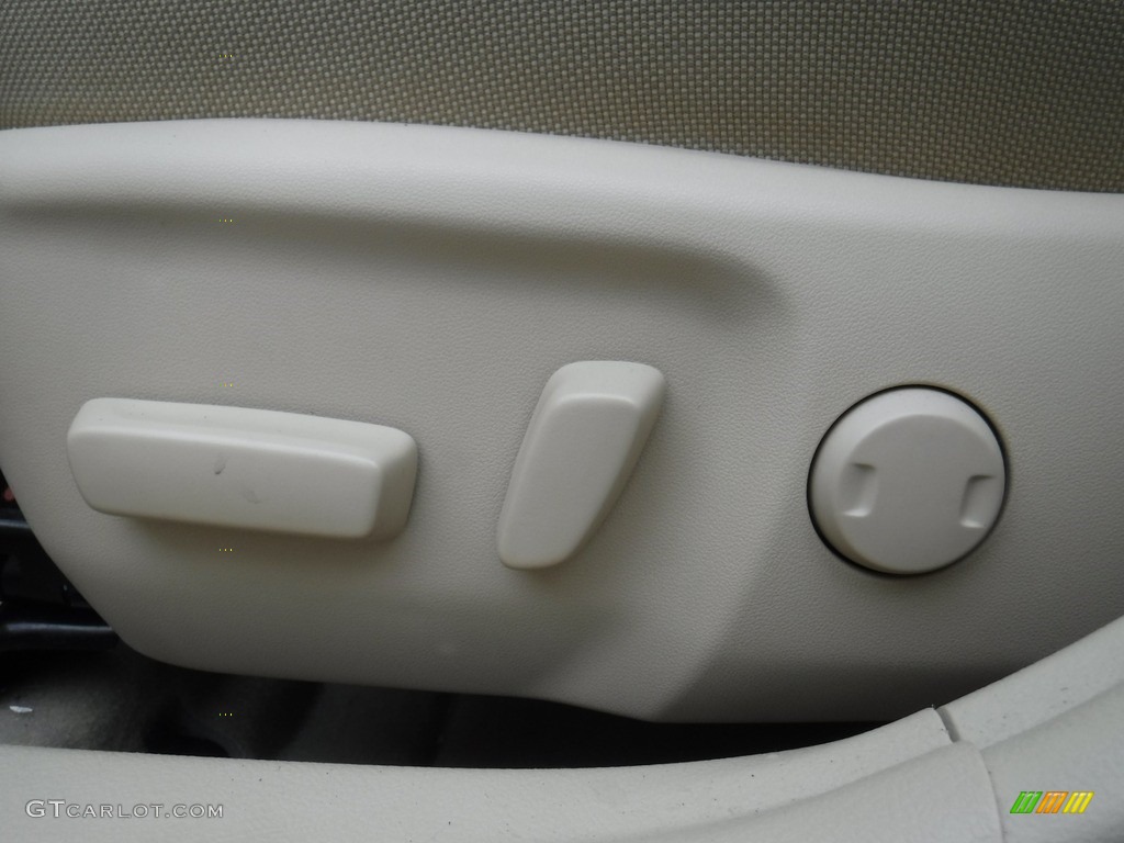 2015 Camry LE - Creme Brulee Mica / Almond photo #11