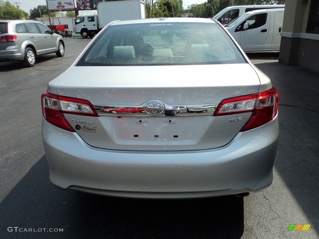 2014 Camry XLE - Classic Silver Metallic / Ash photo #27