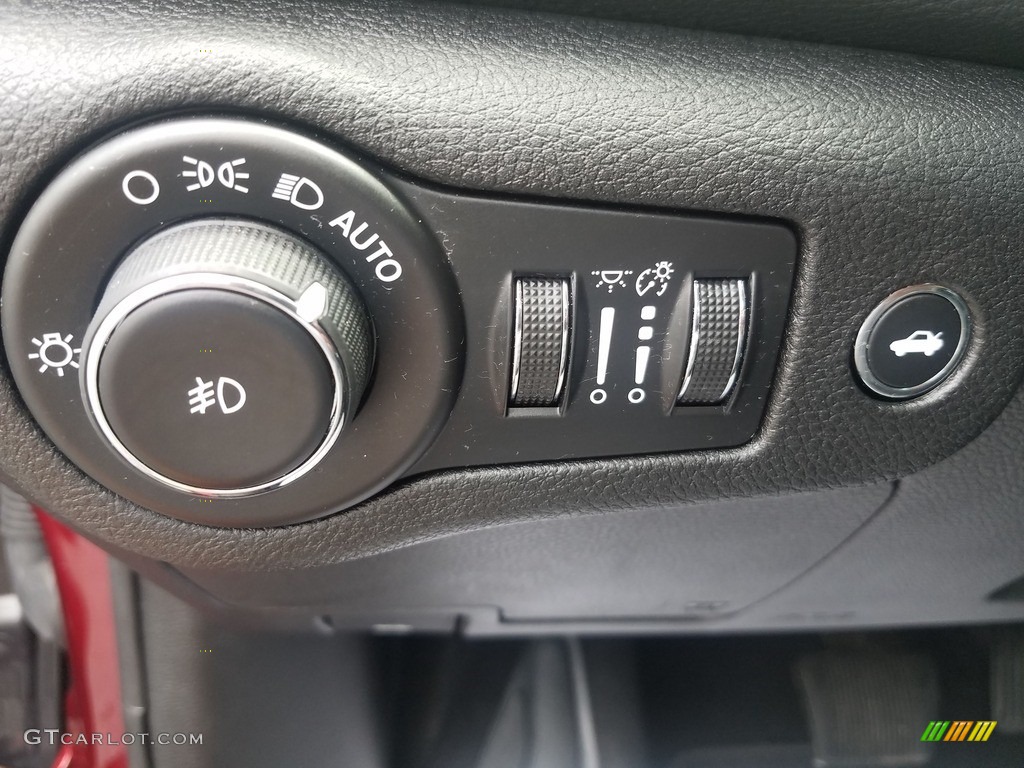 2015 200 S - Velvet Red Pearl / Black photo #10