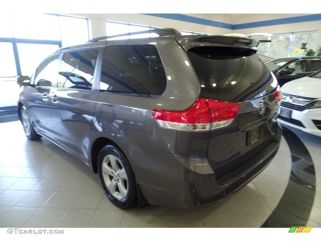 2011 Sienna LE - Predawn Gray Mica / Light Gray photo #9