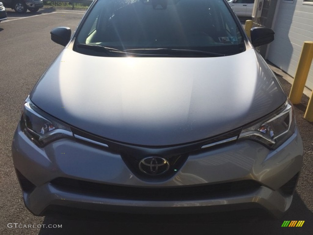 2018 RAV4 LE - Silver Sky Metallic / Black photo #6