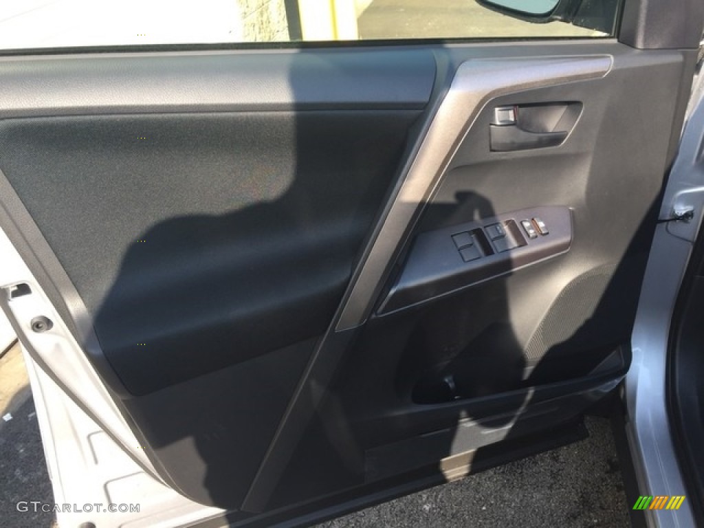 2018 RAV4 LE - Silver Sky Metallic / Black photo #8