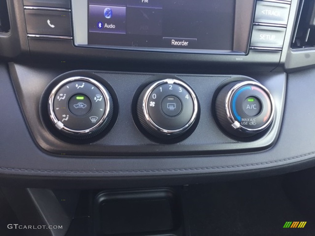2018 RAV4 LE - Silver Sky Metallic / Black photo #17