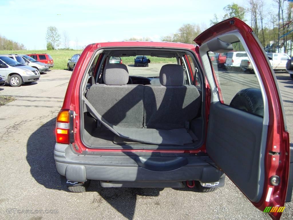 2000 Tracker 4WD Hard Top - Sunset Red Metallic / Medium Gray photo #9