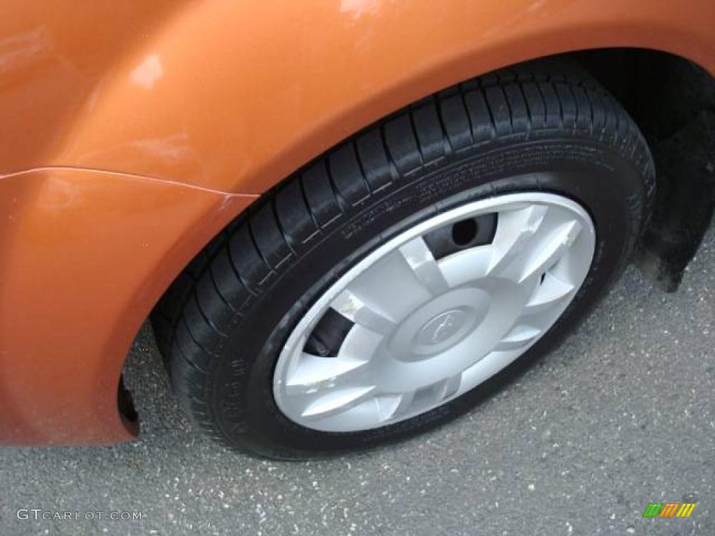 2004 Aveo LS Hatchback - Spicy Orange / Gray photo #6