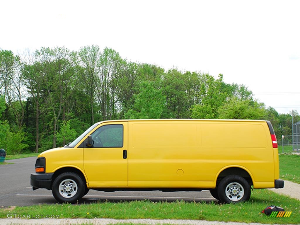 2003 Express 2500 Extended Cargo Van - Wheatland Yellow / Medium Dark Pewter photo #25