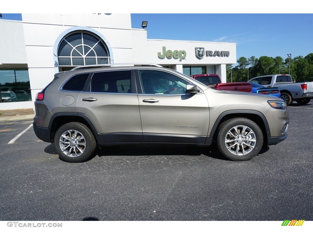 Light Brownstone Pearl 2019 Jeep Cherokee Latitude Plus Exterior Photo #128693669