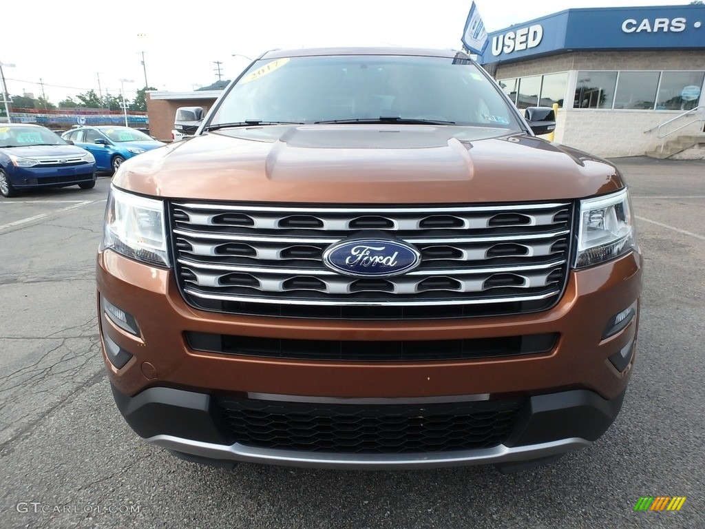 2017 Explorer XLT 4WD - Canyon Ridge / Ebony Black photo #8