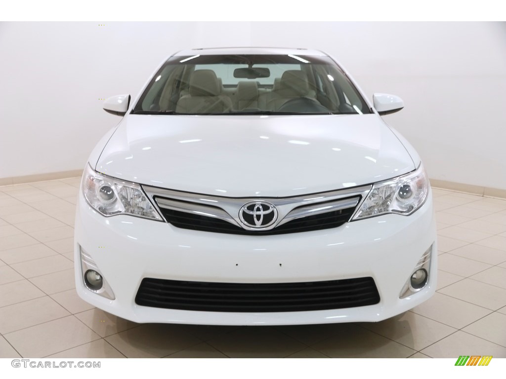 2013 Camry XLE V6 - Super White / Ivory photo #2