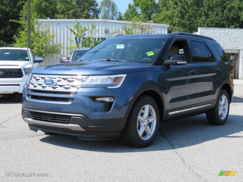 2018 Explorer XLT - Blue Metallic / Medium Stone photo #3