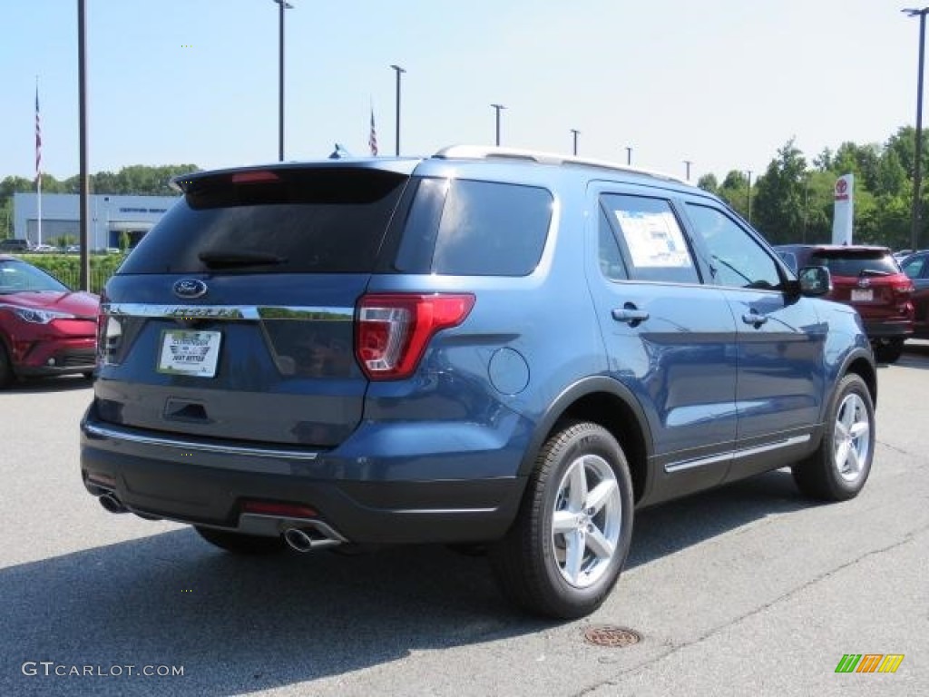 2018 Explorer XLT - Blue Metallic / Medium Stone photo #24