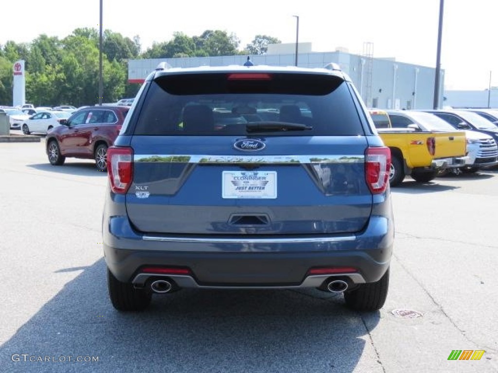 2018 Explorer XLT - Blue Metallic / Medium Stone photo #25