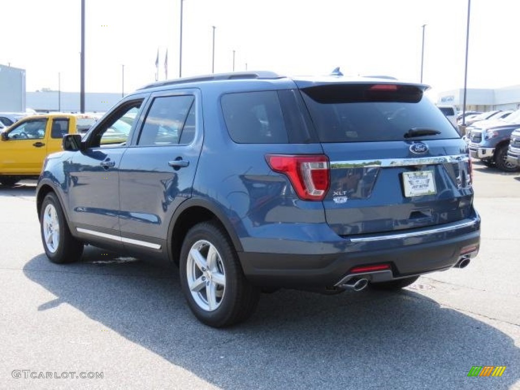 2018 Explorer XLT - Blue Metallic / Medium Stone photo #26