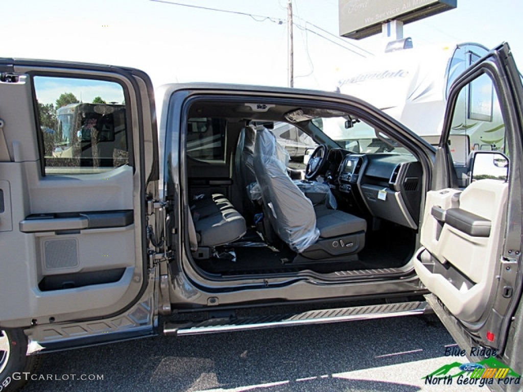 2018 F150 XLT SuperCab 4x4 - Magnetic / Earth Gray photo #12