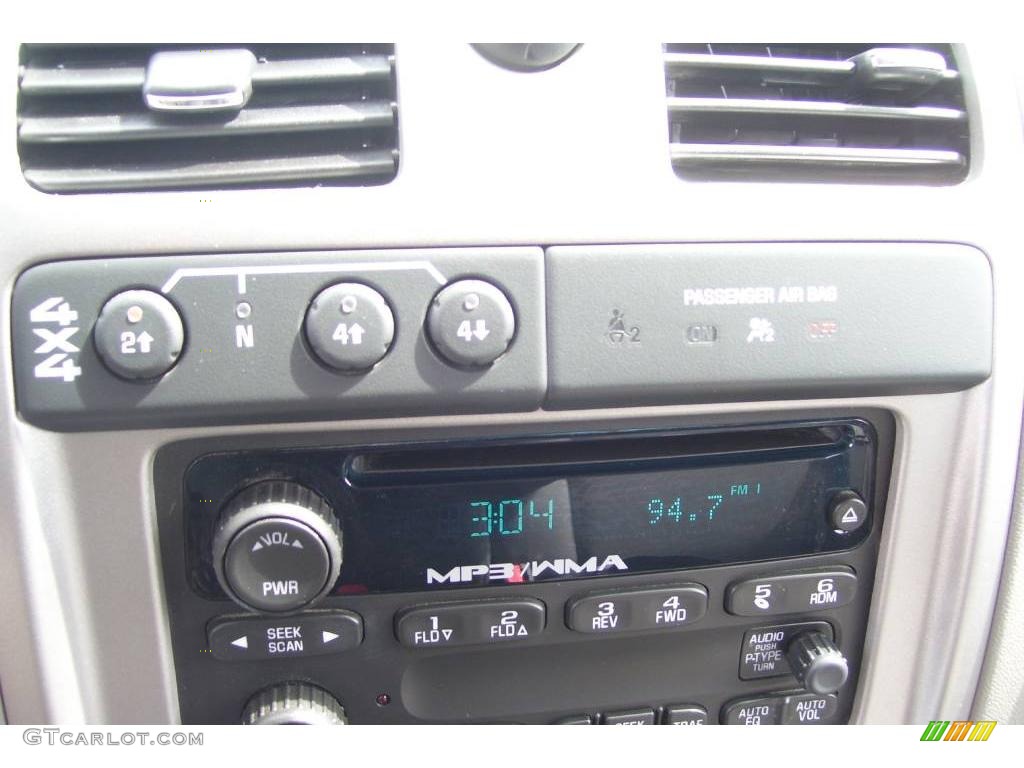 2008 Chevrolet Colorado LS Extended Cab 4x4 Controls Photo #12872733