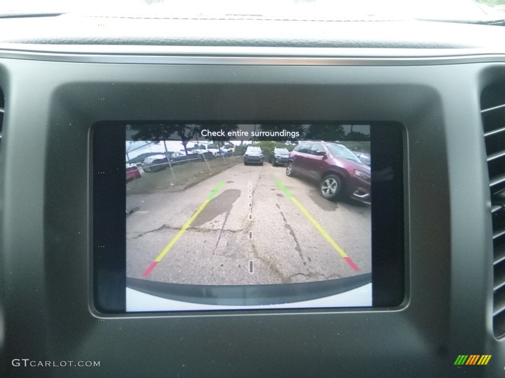 2019 Cherokee Latitude Plus 4x4 - Bright White / Black photo #17