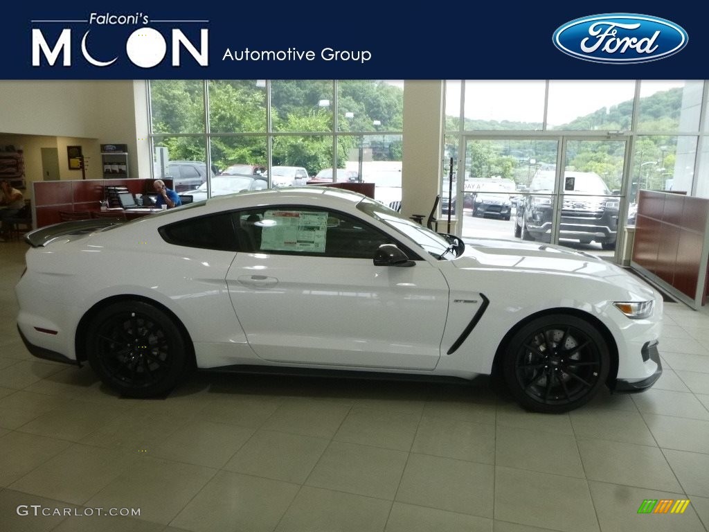 Oxford White Ford Mustang