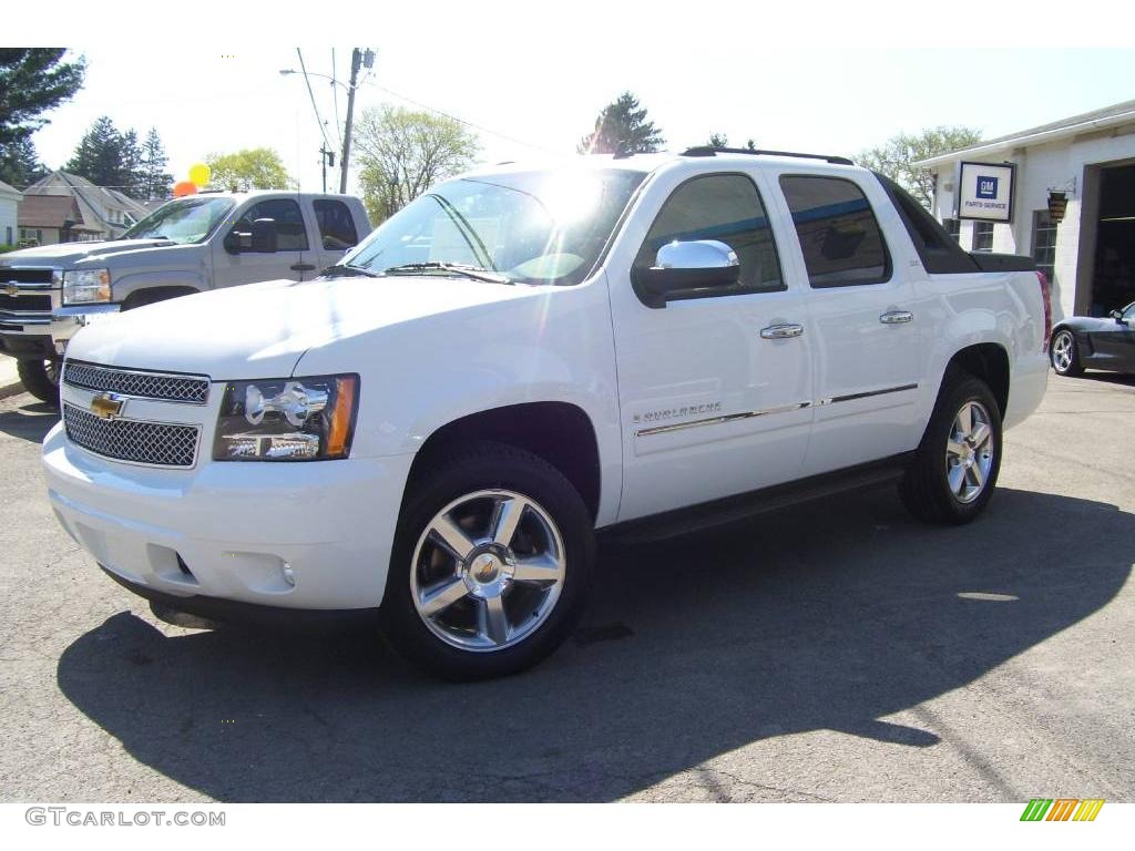 Summit White Chevrolet Avalanche