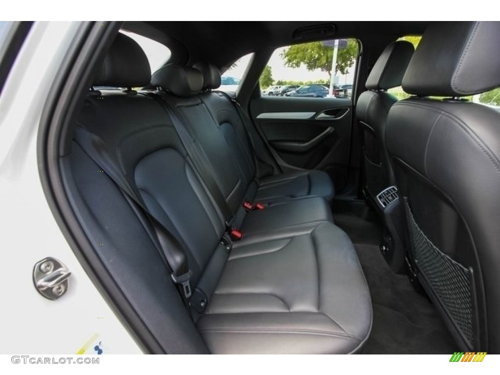 2018 Audi Q3 2.0 TFSI Premium Rear Seat Photos