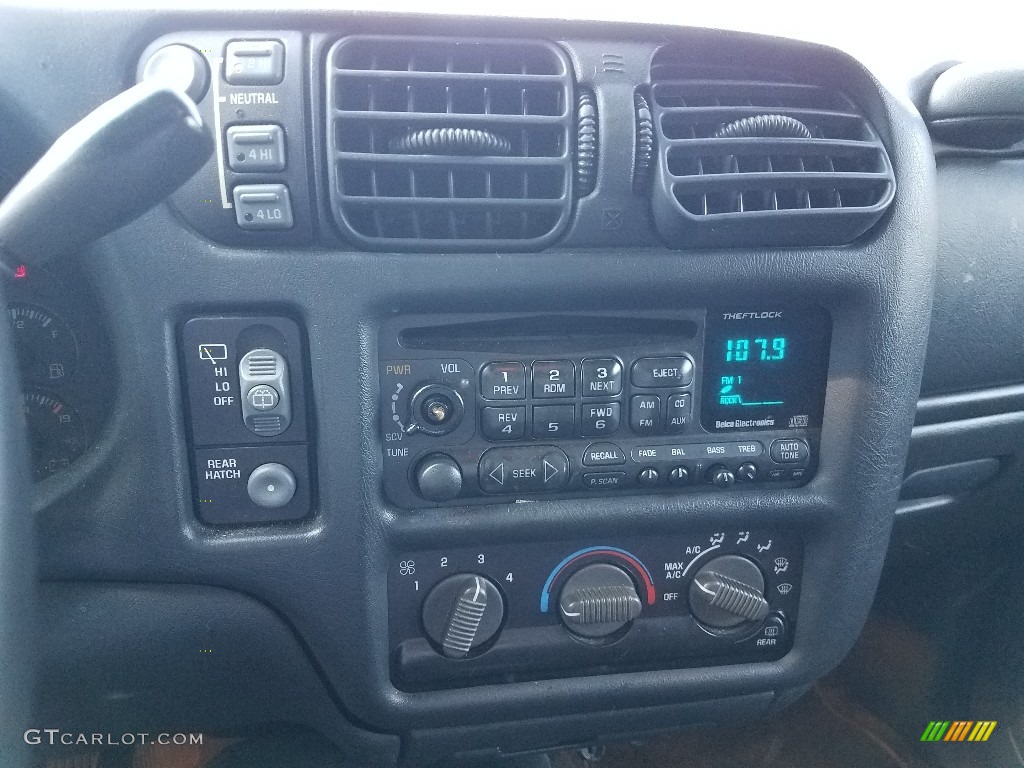 2000 Blazer LT 4x4 - Light Pewter Metallic / Medium Gray photo #4