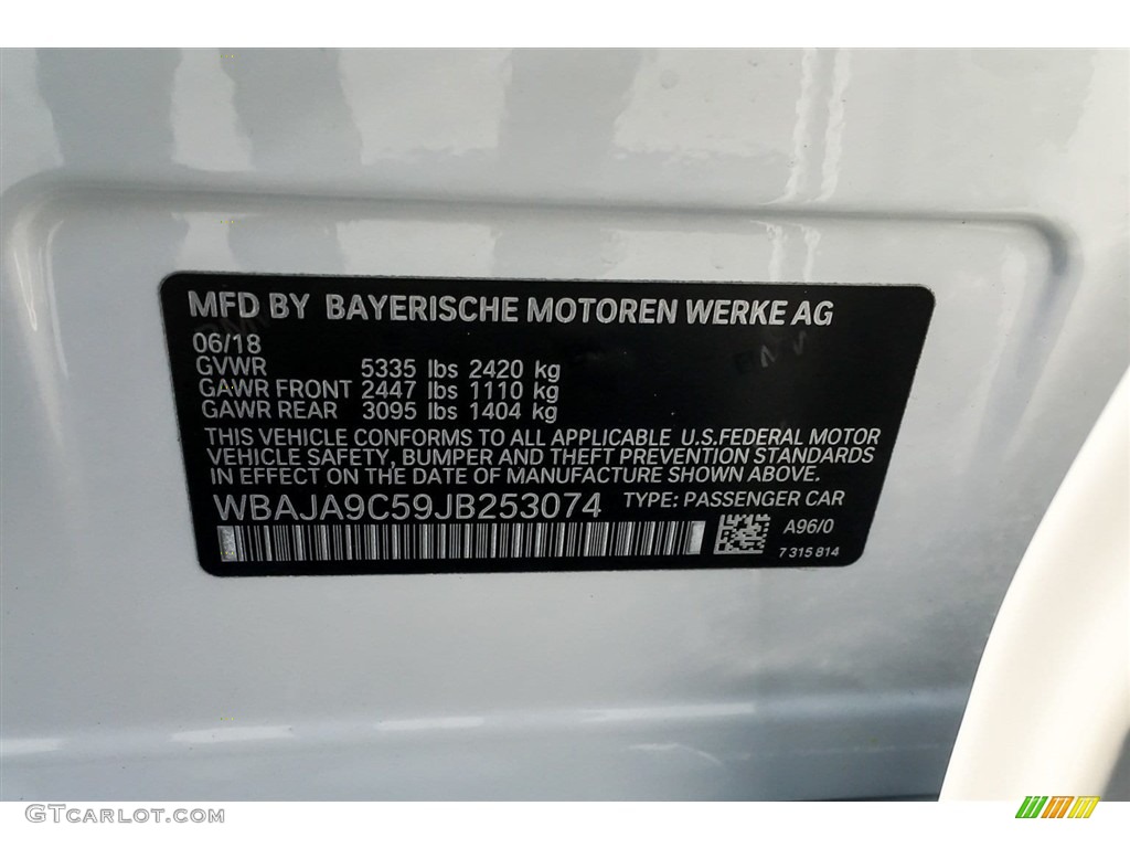 2018 5 Series 530e iPerfomance Sedan - Mineral White Metallic / Black photo #11