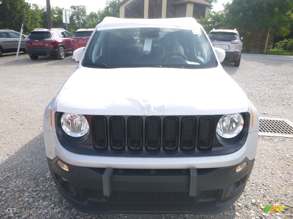 2018 Renegade Latitude 4x4 - Glacier Metallic / Black photo #8