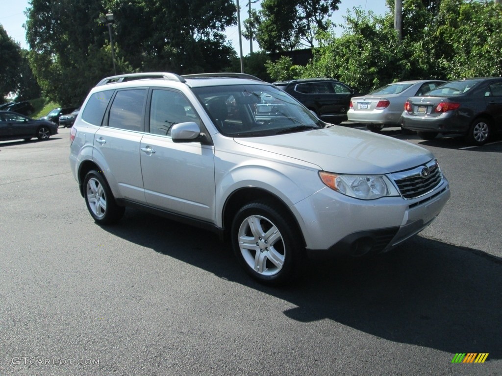 2010 Forester 2.5 X Premium - Spark Silver Metallic / Black photo #4