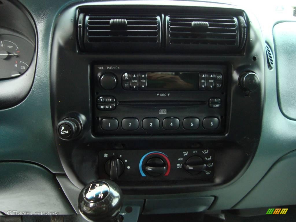 1998 Ranger XLT Regular Cab - Deep Emerald Green Metallic / Medium Graphite photo #12