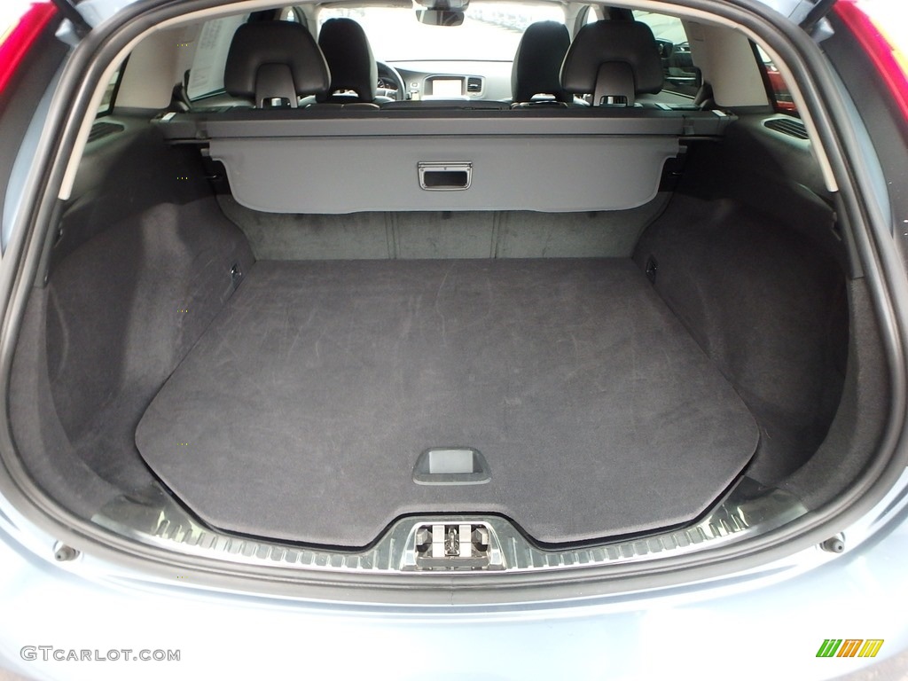 2018 Volvo V60 Cross Country T5 AWD Trunk Photos