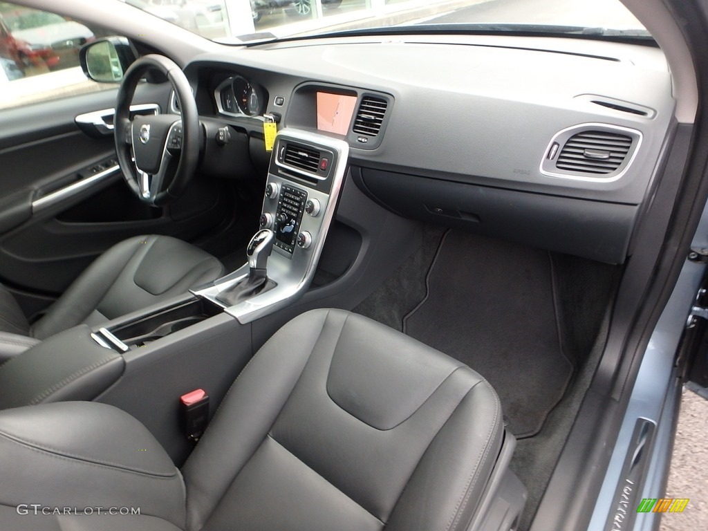2018 Volvo V60 Cross Country T5 AWD Off Black Dashboard Photo #128774265