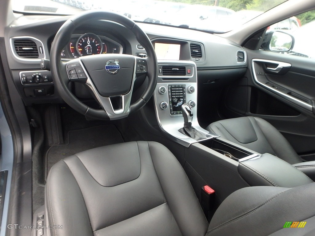 Off Black Interior 2018 Volvo V60 Cross Country T5 AWD Photo #128774391