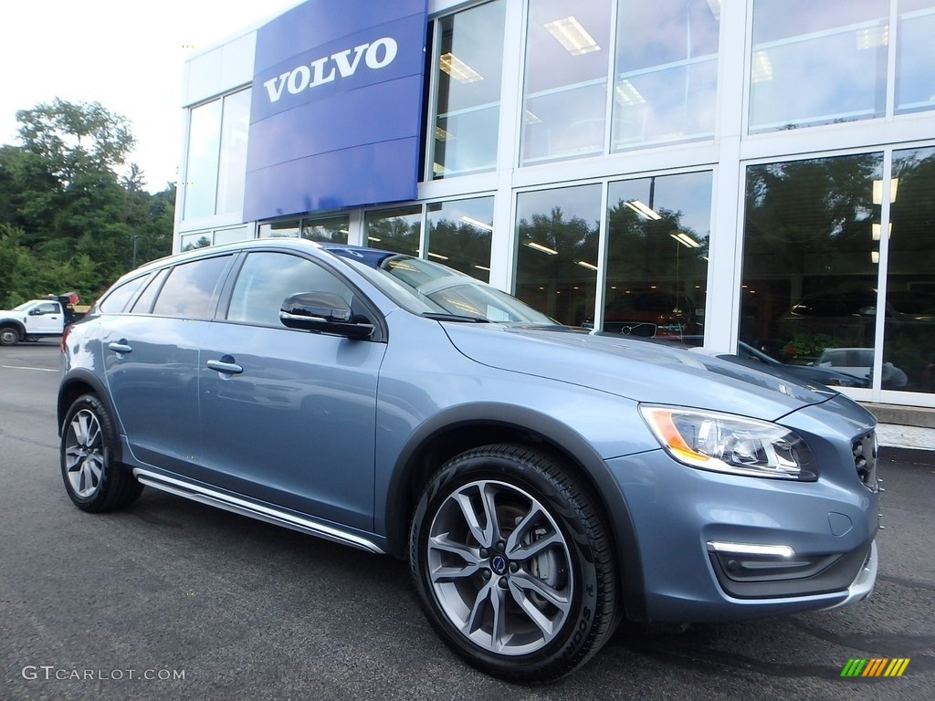 2018 V60 Cross Country T5 AWD - Mussel Blue Metallic / Off Black photo #1