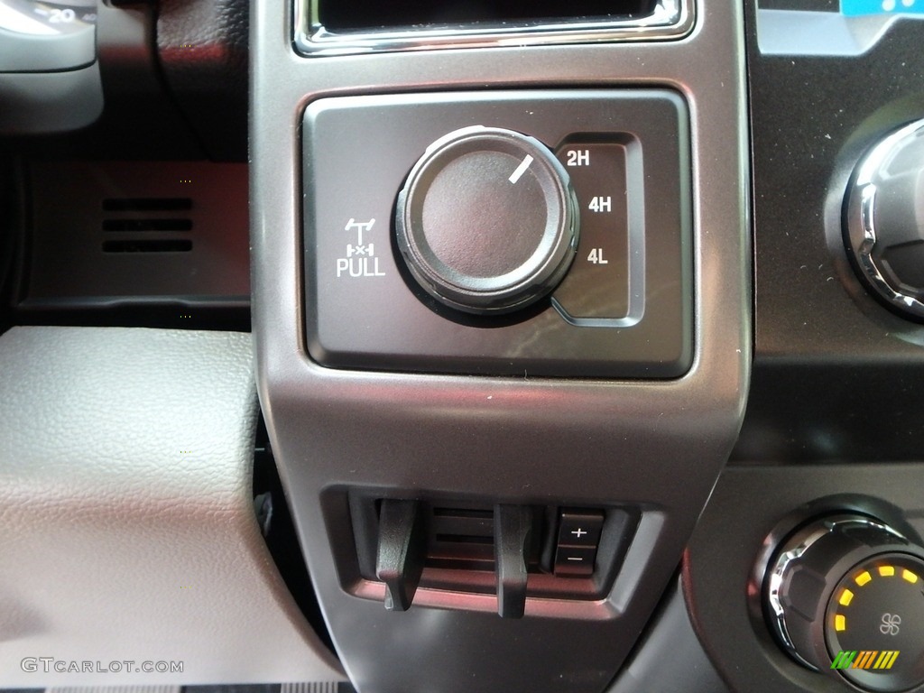 2019 Ford F250 Super Duty XLT Crew Cab 4x4 Controls Photo #128779728