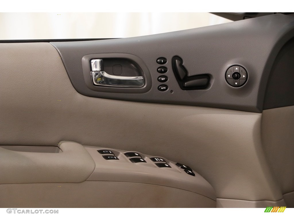 2011 Sedona EX - Titanium Silver / Gray photo #5