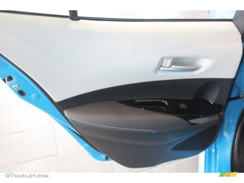 2019 Toyota Corolla Hatchback XSE Door Panel Photos