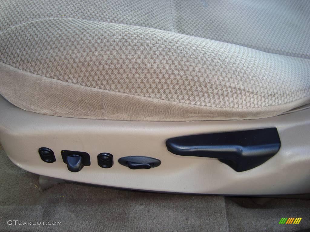 1999 Taurus SE Wagon - Vibrant White / Medium Prairie Tan photo #16