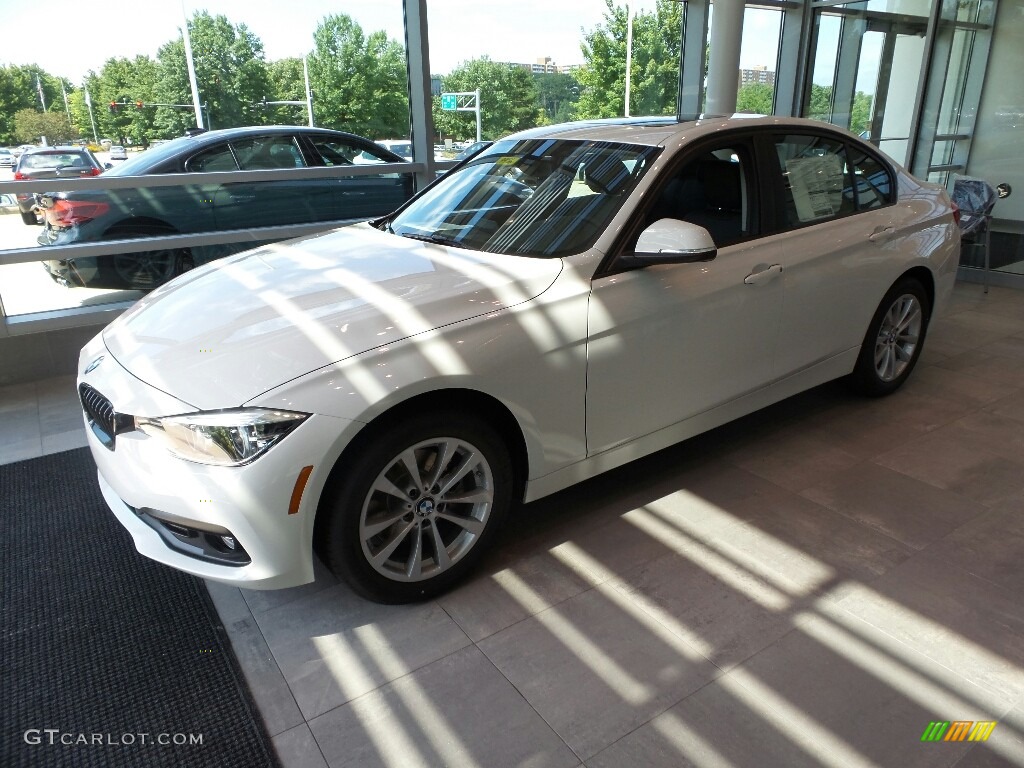 2018 3 Series 320i xDrive Sedan - Alpine White / Black photo #3