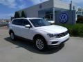 Pure White - Tiguan SE 4MOTION Photo No. 2
