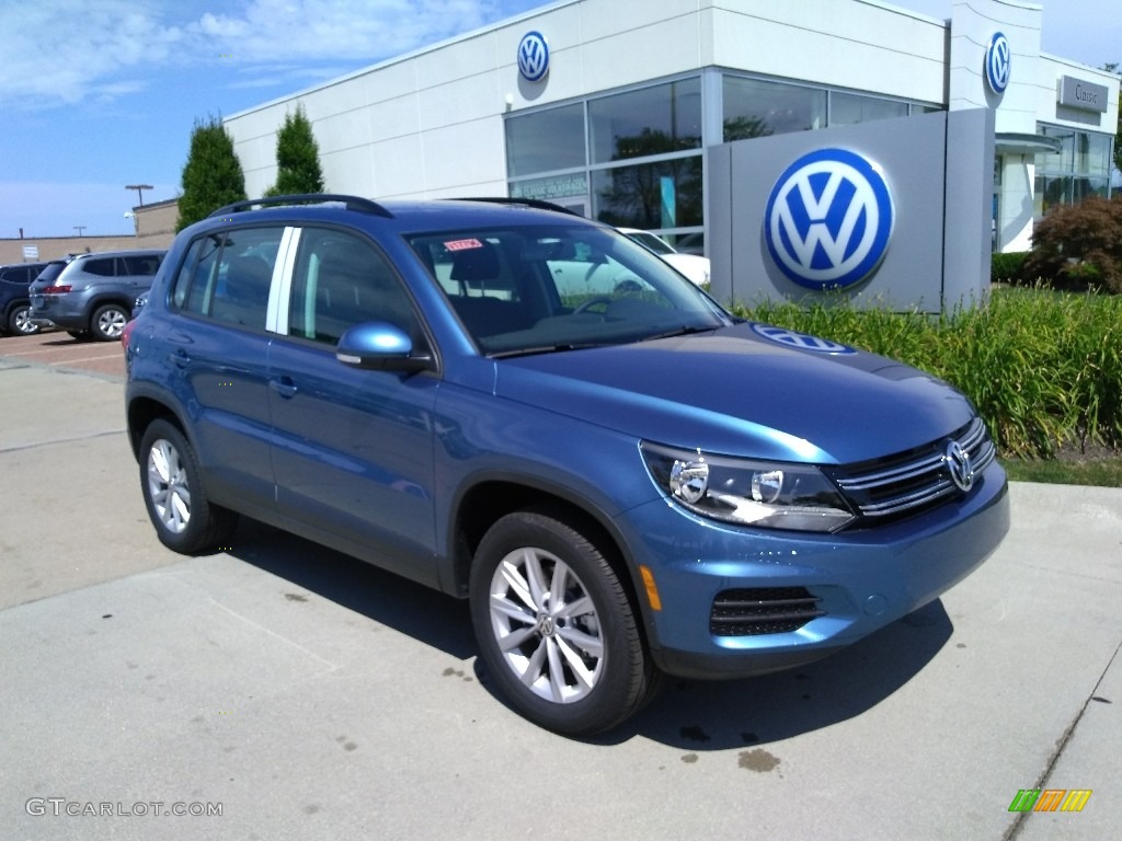 Pacific Blue Metallic 2018 Volkswagen Tiguan Limited 2.0T 4Motion Exterior Photo #128796960