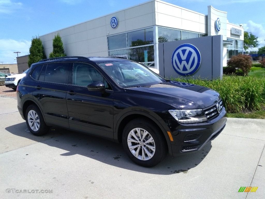 2018 Tiguan S 4MOTION - Deep Black Pearl / Storm Gray photo #2