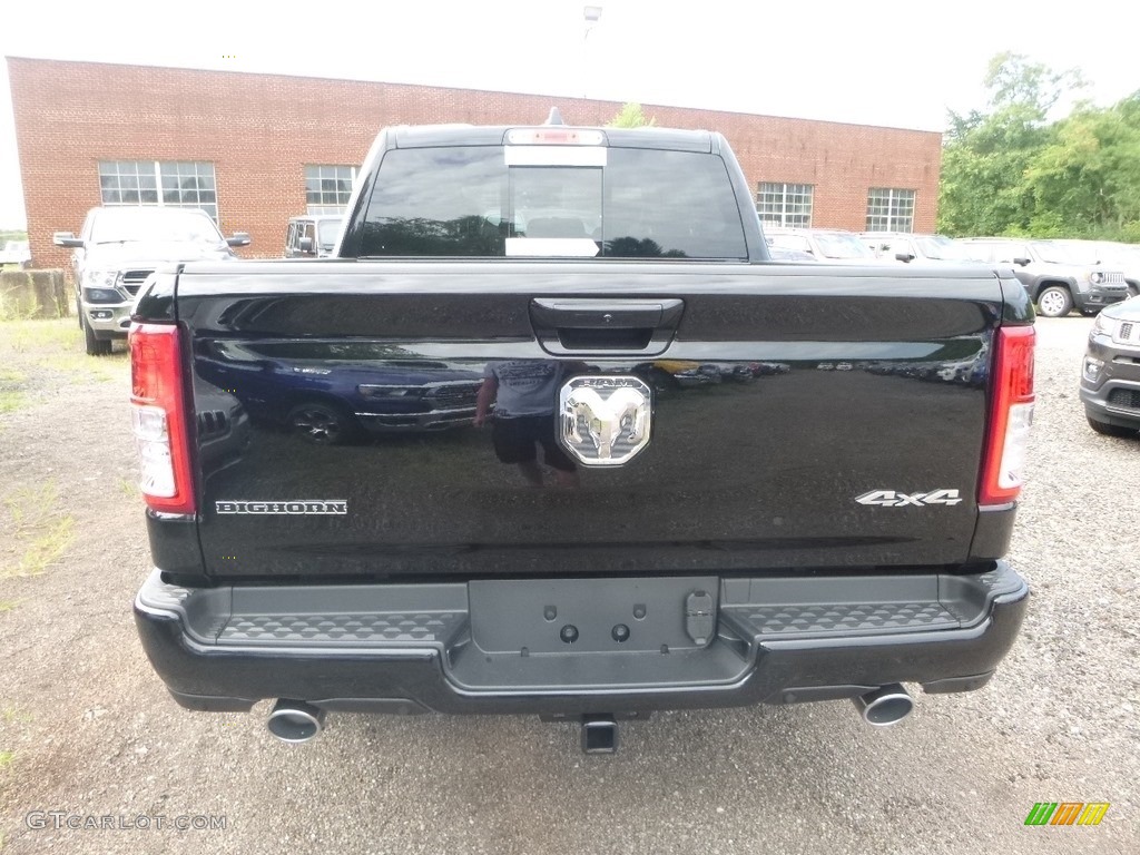 2019 1500 Big Horn Crew Cab 4x4 - Diamond Black Crystal Pearl / Black photo #4