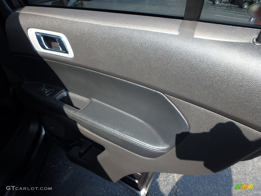 2015 Explorer XLT 4WD - Magnetic / Charcoal Black photo #21