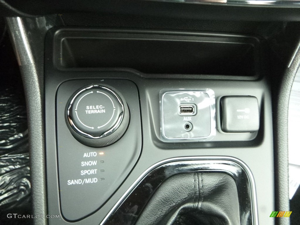 2019 Cherokee Limited 4x4 - Diamond Black Crystal Pearl / Black photo #20