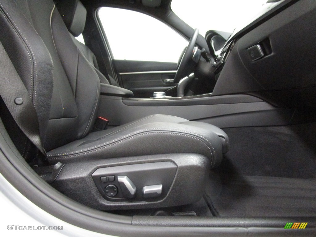 2018 3 Series 330i xDrive Sedan - Glacier Silver Metallic / Black photo #18