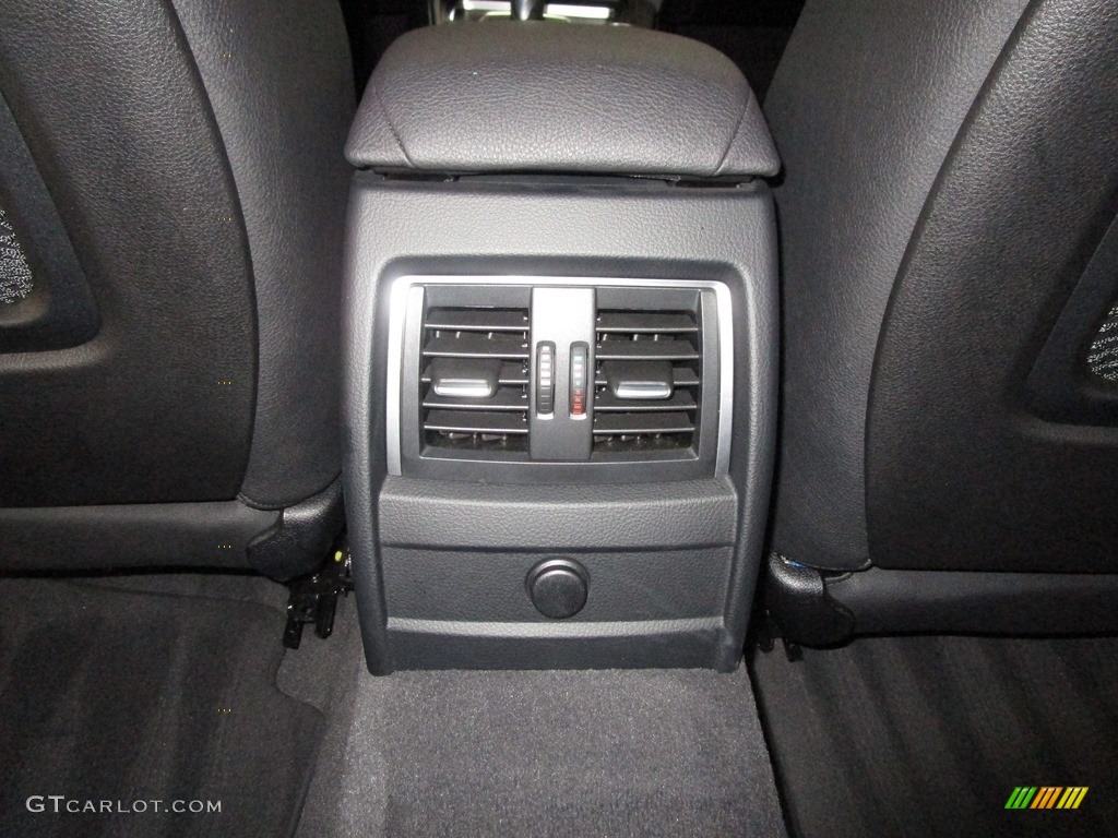 2018 3 Series 330i xDrive Sedan - Glacier Silver Metallic / Black photo #21
