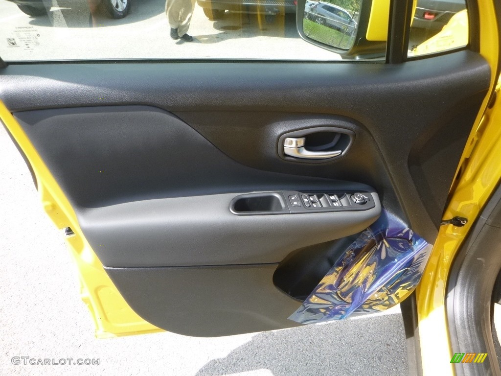 2018 Renegade Latitude 4x4 - Solar Yellow / Black photo #13