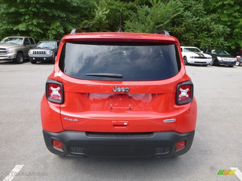 2018 Renegade Latitude 4x4 - Colorado Red / Black photo #4